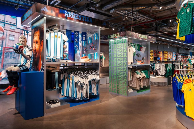 Adidas HOS – Façade WC26 - LAB Productions